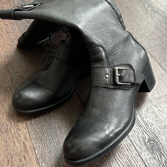 Women’s Boot - Picture 3 of 6